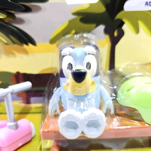 Bluey & Bingo's Scooter Fun Playset Articulated Figure & Accessory Pack NEW - Picture 4 of 6